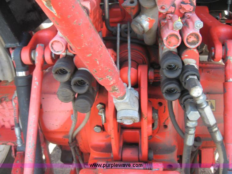 image for item 8405 1996 New Holland 7740SL wheel tractor