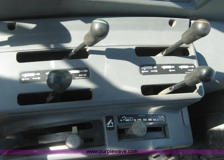 image for item 8405 1996 New Holland 7740SL wheel tractor