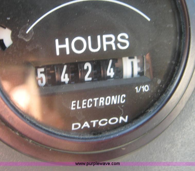 image for item 8405 1996 New Holland 7740SL wheel tractor