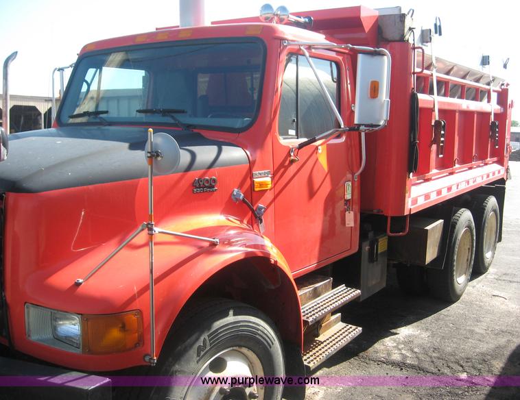 image for item 8408 1999 International 4000 series 4900 dump truck