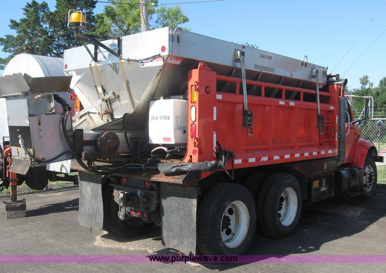 image for item 8408 1999 International 4000 series 4900 dump truck