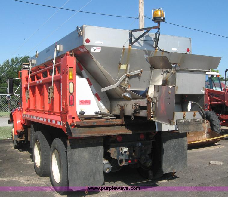 image for item 8408 1999 International 4000 series 4900 dump truck