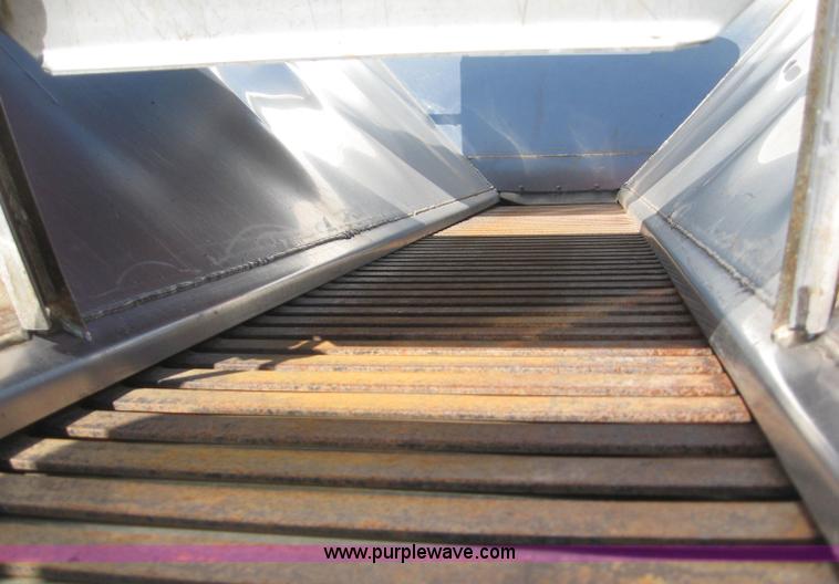 image for item 8408 1999 International 4000 series 4900 dump truck