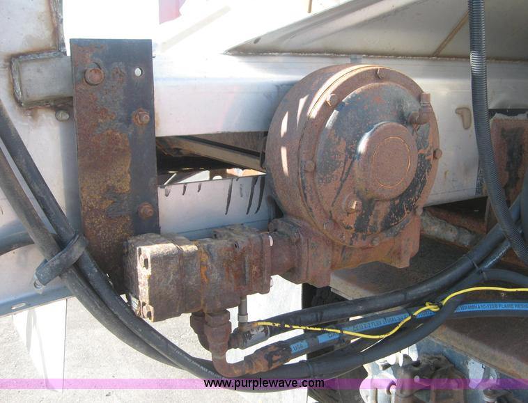 image for item 8408 1999 International 4000 series 4900 dump truck