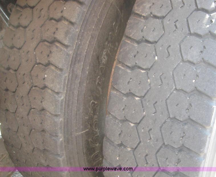 image for item 8408 1999 International 4000 series 4900 dump truck