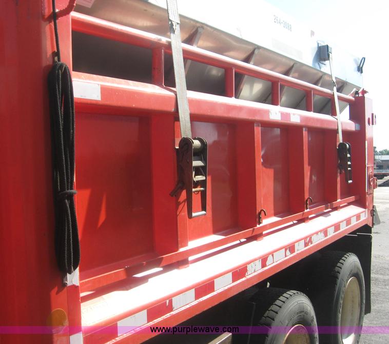 image for item 8408 1999 International 4000 series 4900 dump truck