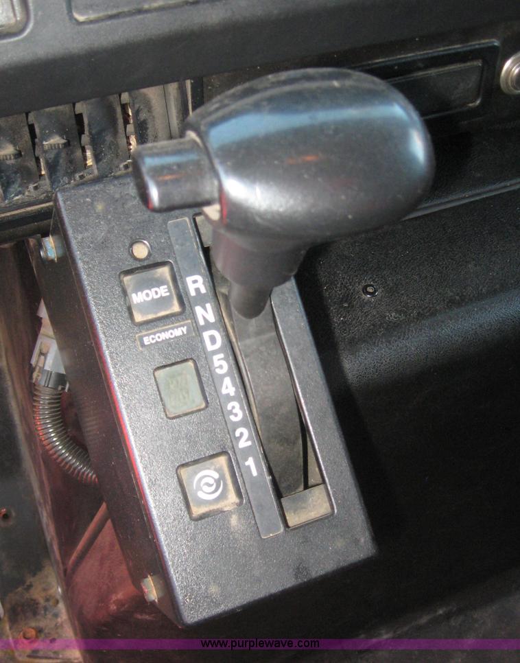 image for item 8408 1999 International 4000 series 4900 dump truck