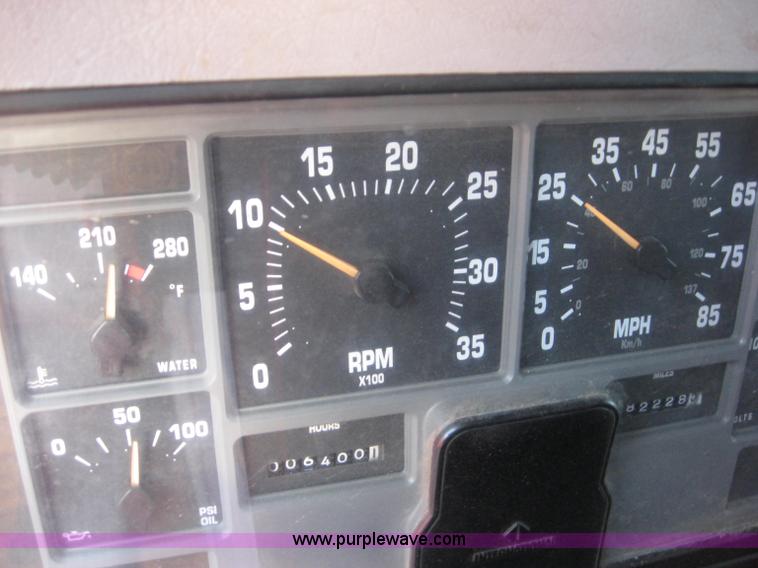 image for item 8408 1999 International 4000 series 4900 dump truck