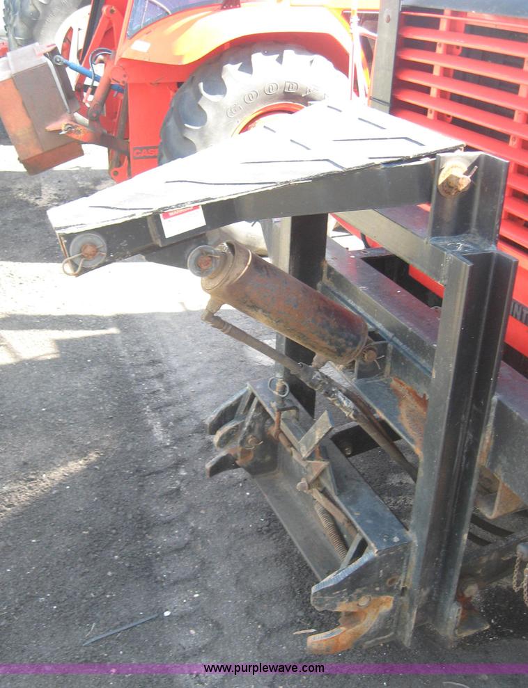 image for item 8408 1999 International 4000 series 4900 dump truck