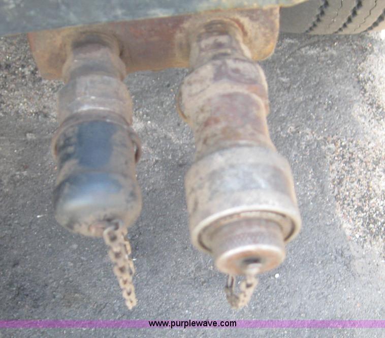 image for item 8408 1999 International 4000 series 4900 dump truck