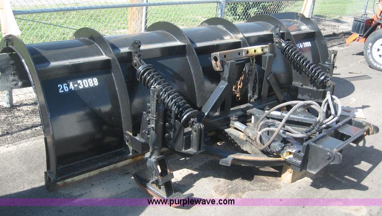 image for item 8408 1999 International 4000 series 4900 dump truck