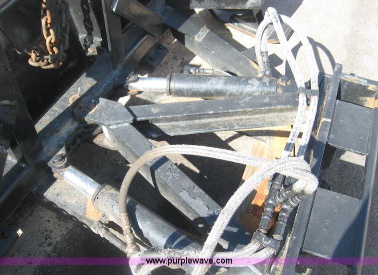 image for item 8408 1999 International 4000 series 4900 dump truck