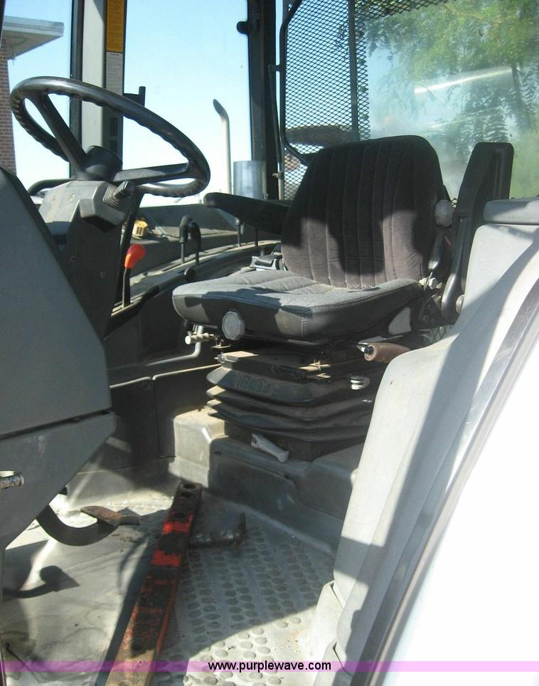 image for item 8428 1996 New Holland 6640SL tractor