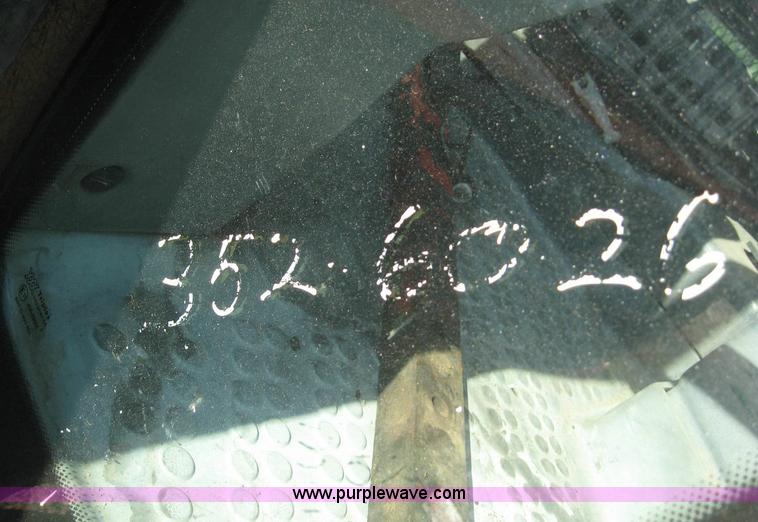 image for item 8428 1996 New Holland 6640SL tractor