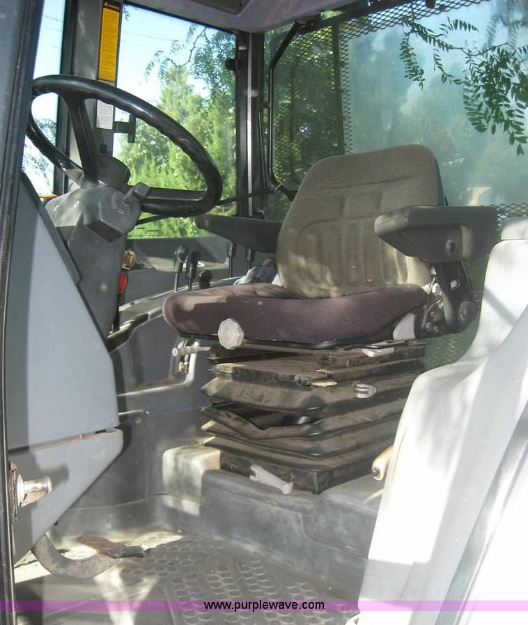 image for item 8429 1996 New Holland 6640SL tractor