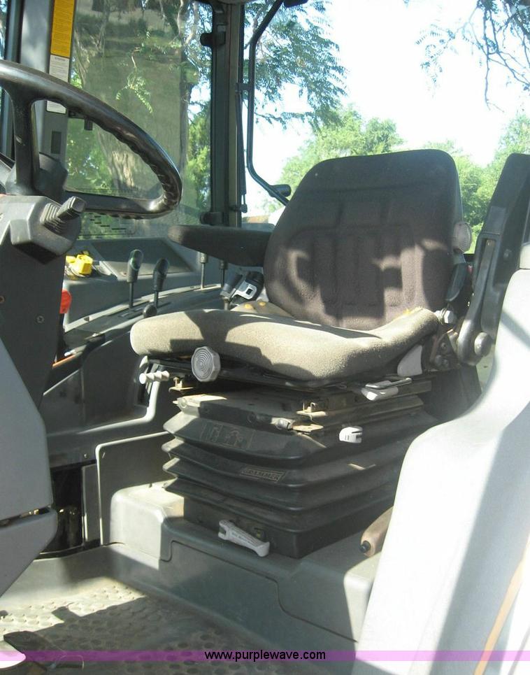 image for item 8430 1996 New Holland 6640SL tractor