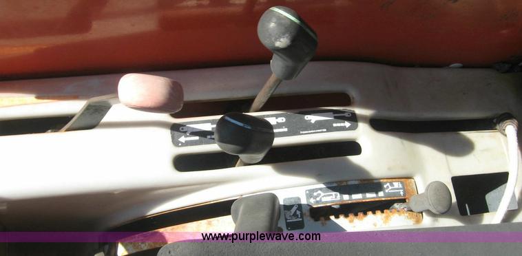 image for item 8433 1994 New Holland 6640SL tractor