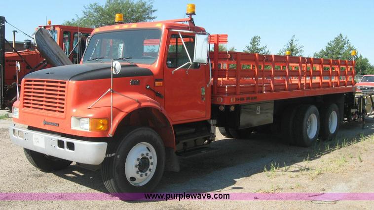 image for item 8443 1995 International 4000 Series 4900 truck