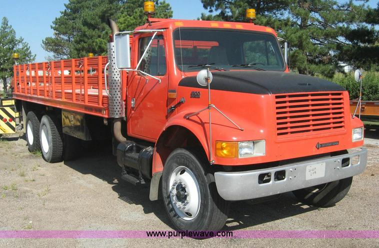 image for item 8443 1995 International 4000 Series 4900 truck