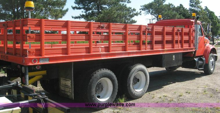 image for item 8443 1995 International 4000 Series 4900 truck