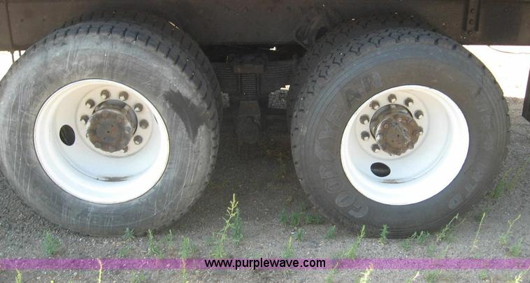 image for item 8443 1995 International 4000 Series 4900 truck