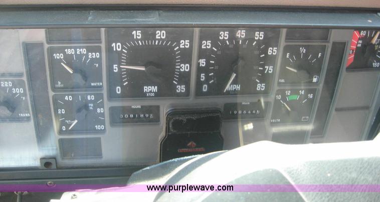 image for item 8443 1995 International 4000 Series 4900 truck