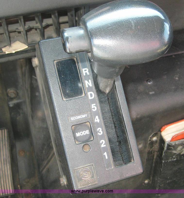 image for item 8443 1995 International 4000 Series 4900 truck