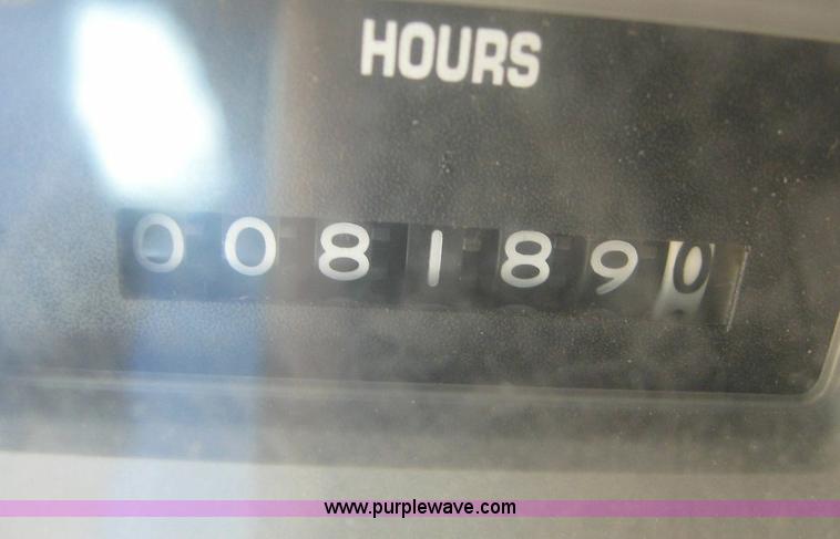 image for item 8443 1995 International 4000 Series 4900 truck