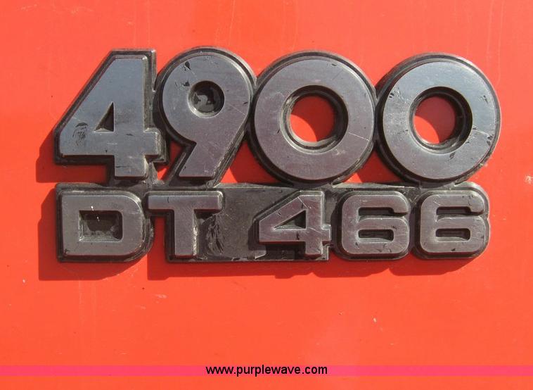 image for item 8443 1995 International 4000 Series 4900 truck