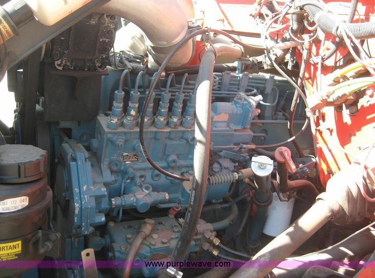 image for item 8443 1995 International 4000 Series 4900 truck