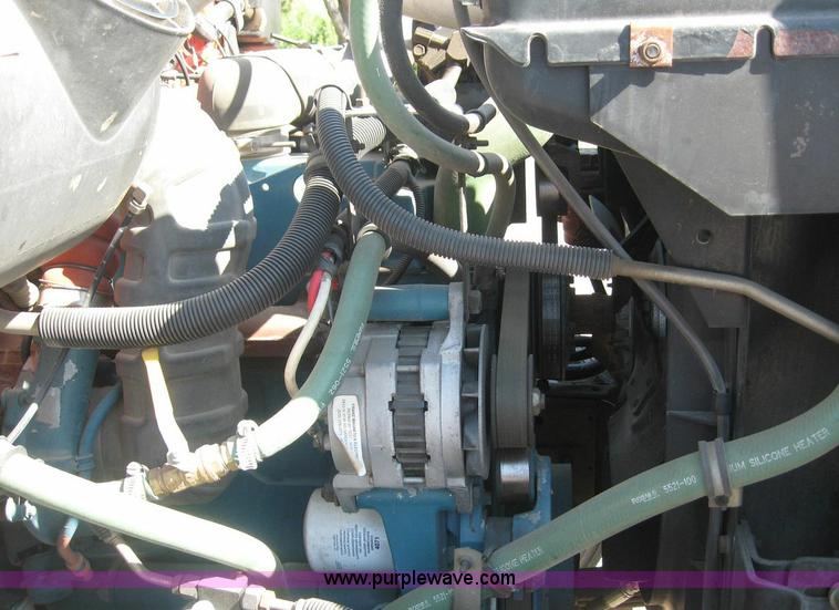 image for item 8443 1995 International 4000 Series 4900 truck