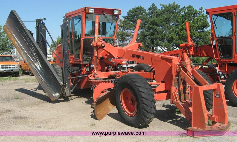 image for item 8445 1995 Champion 710A motor grader