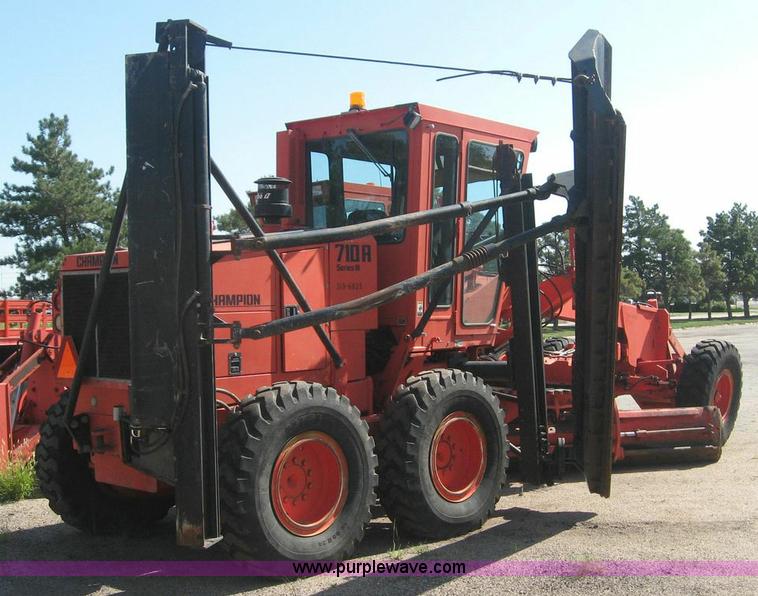 image for item 8445 1995 Champion 710A motor grader