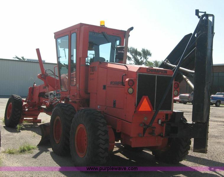 image for item 8445 1995 Champion 710A motor grader