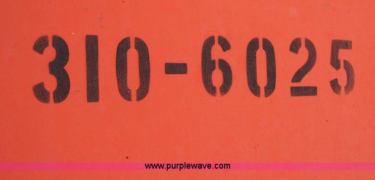 image for item 8445 1995 Champion 710A motor grader