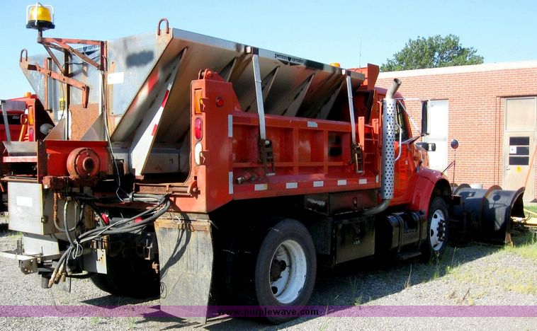 image for item 8465 1997 International 4000 Series 4900 dump truck