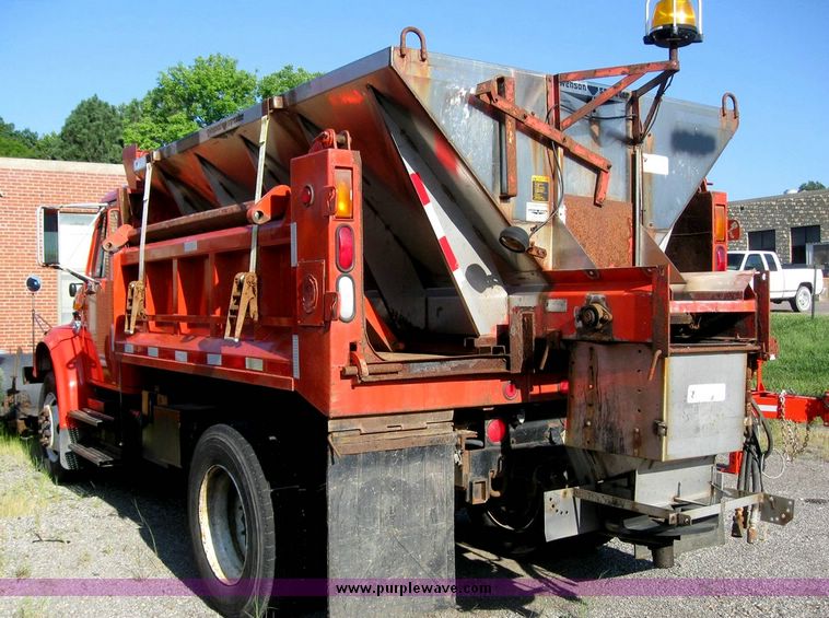 image for item 8465 1997 International 4000 Series 4900 dump truck