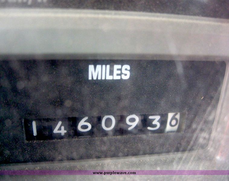 image for item 8465 1997 International 4000 Series 4900 dump truck