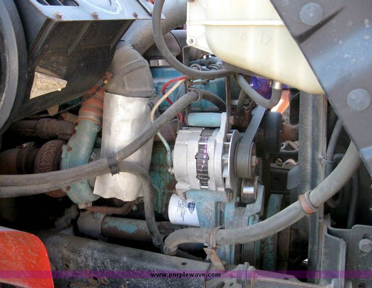 image for item 8465 1997 International 4000 Series 4900 dump truck