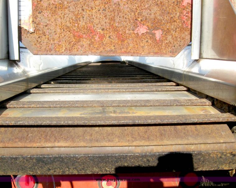 image for item 8465 1997 International 4000 Series 4900 dump truck