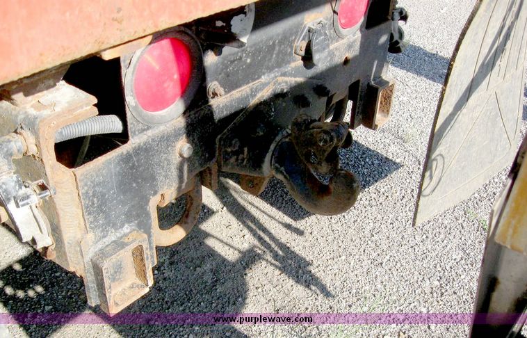 image for item 8465 1997 International 4000 Series 4900 dump truck