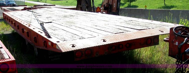 image for item 8481 1988 Landoll model 345-31 20-ton trailer with winch