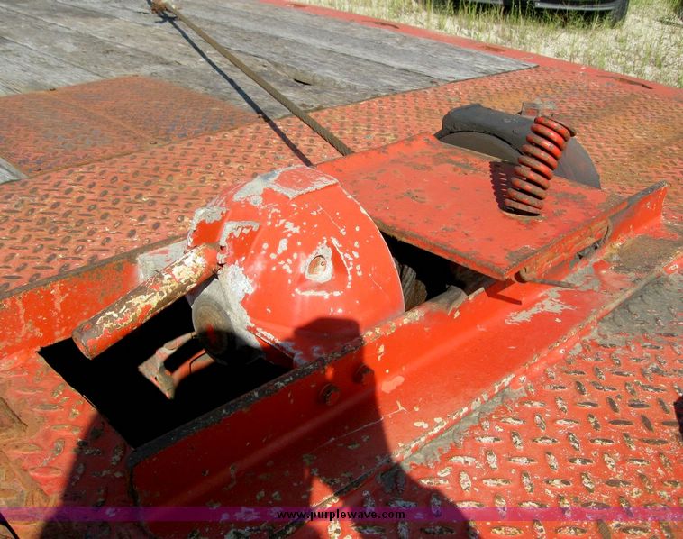 image for item 8483 1989 Landoll model 345-31 20-ton trailer with winch