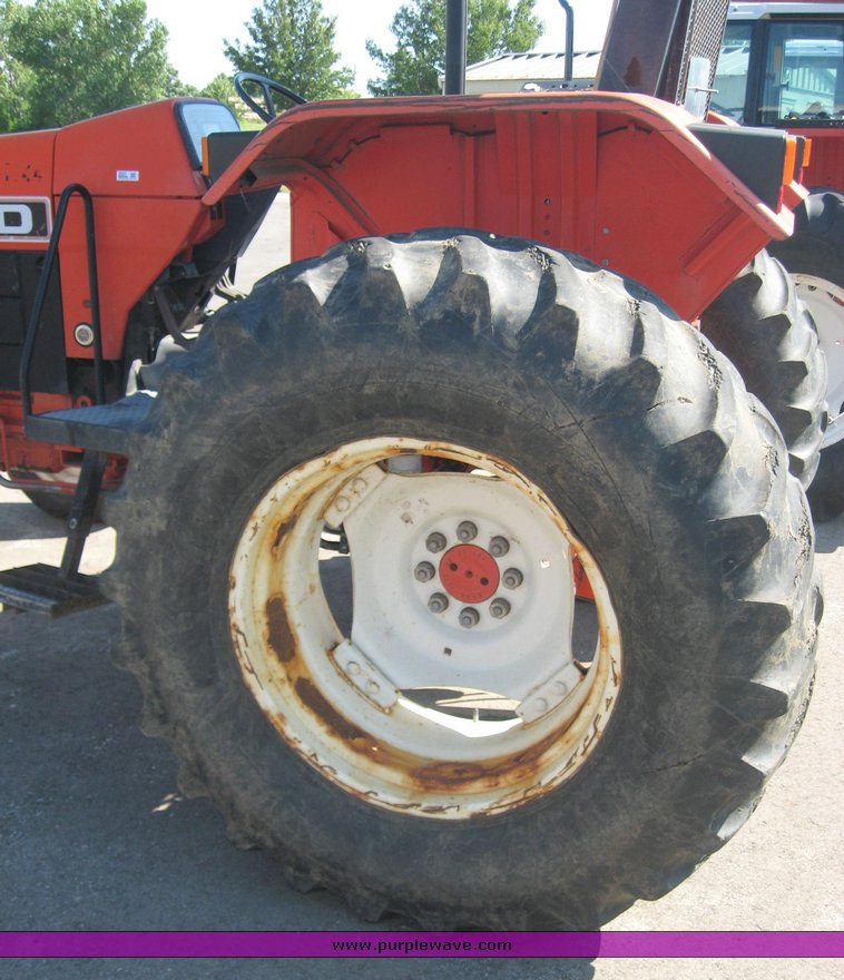 image for item 8501 1994 New Holland 6640SL tractor