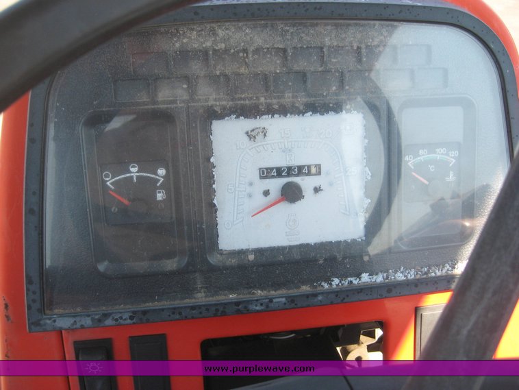 image for item 8501 1994 New Holland 6640SL tractor