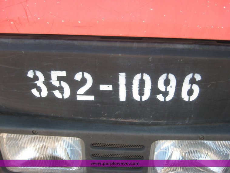 image for item 8503 1996 New Holland 6640SL tractor