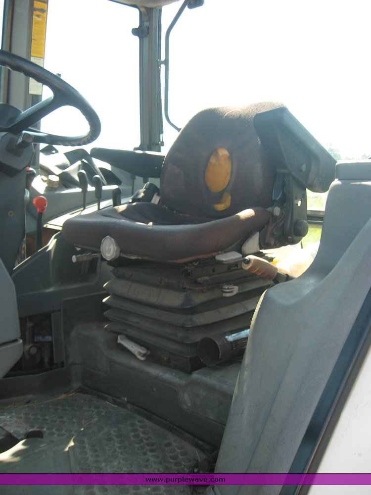 image for item 8504 1996 New Holland 6640SL tractor