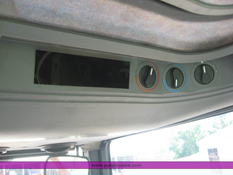 image for item 8504 1996 New Holland 6640SL tractor