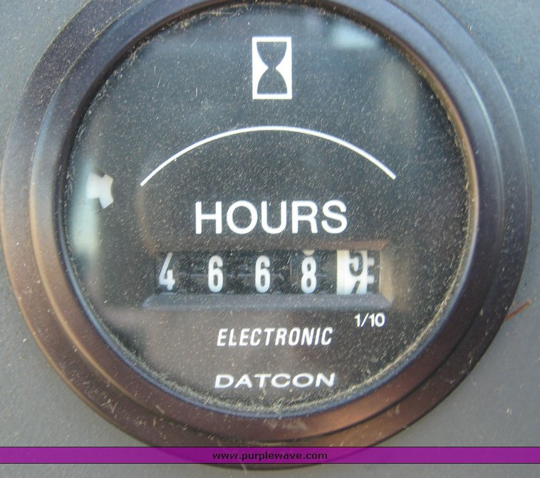 image for item 8504 1996 New Holland 6640SL tractor