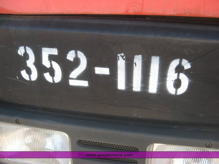 image for item 8504 1996 New Holland 6640SL tractor